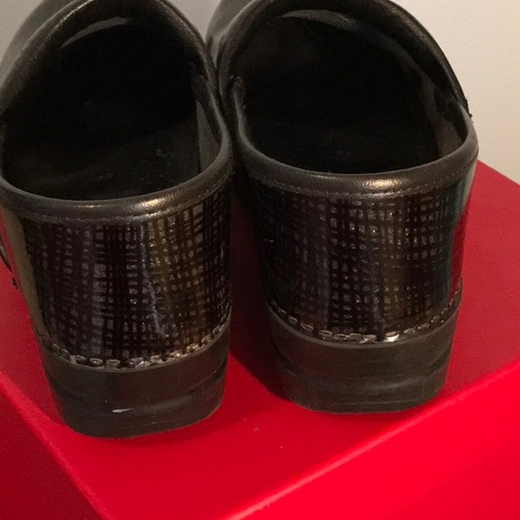 DANSKO Sz 39 black with silver glitter sheen. - Picture 7 of 10